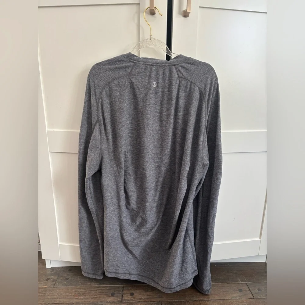 Women's lululemon Gray Long Sleeve Shirt size large athletic activewear gym